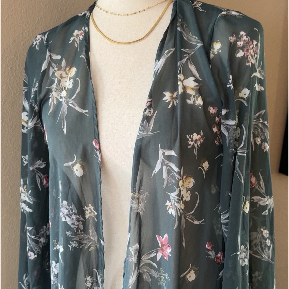 Floral print long open chiffon material cardigan - Picture 4 of 5